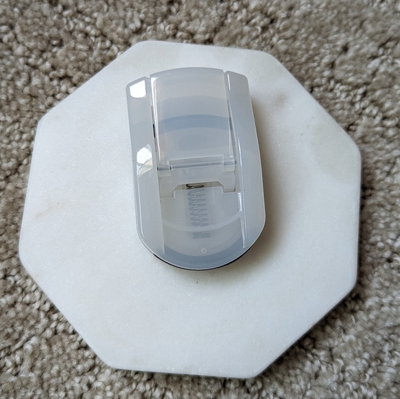 Muji Travel Eyelash Curler with replacement pad - Picture 4 of 5